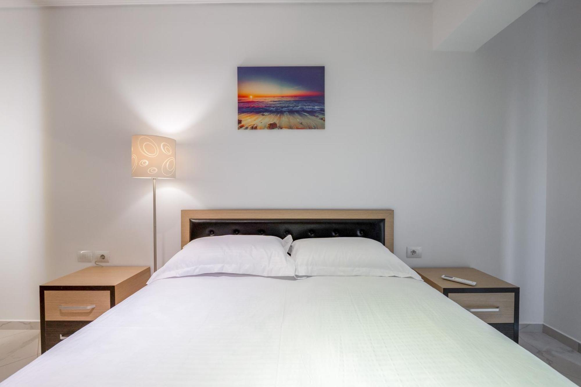 Mato Apartment Sarandë Esterno foto